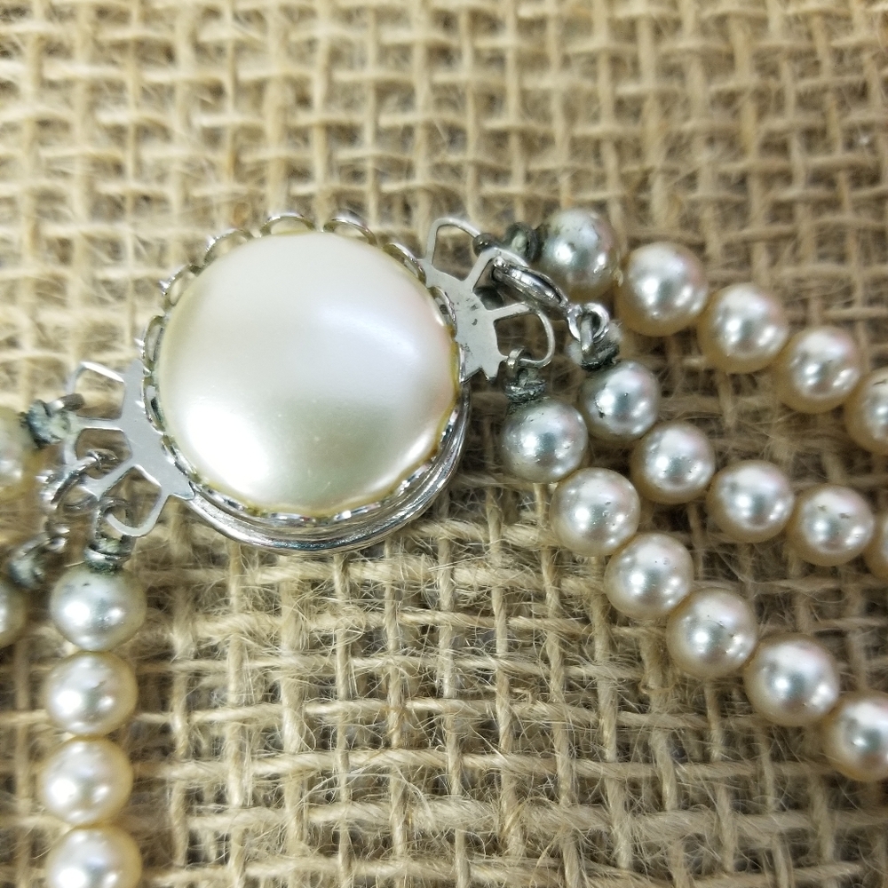 Vintage Sarah Coventry triple strand pearl necklace - Picture 7 of 9